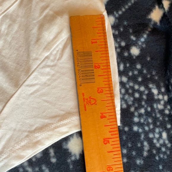 Miley Cyrus Max Azria White Graphic Christmas Tee Size XXL, NWT - Picture 8 of 12